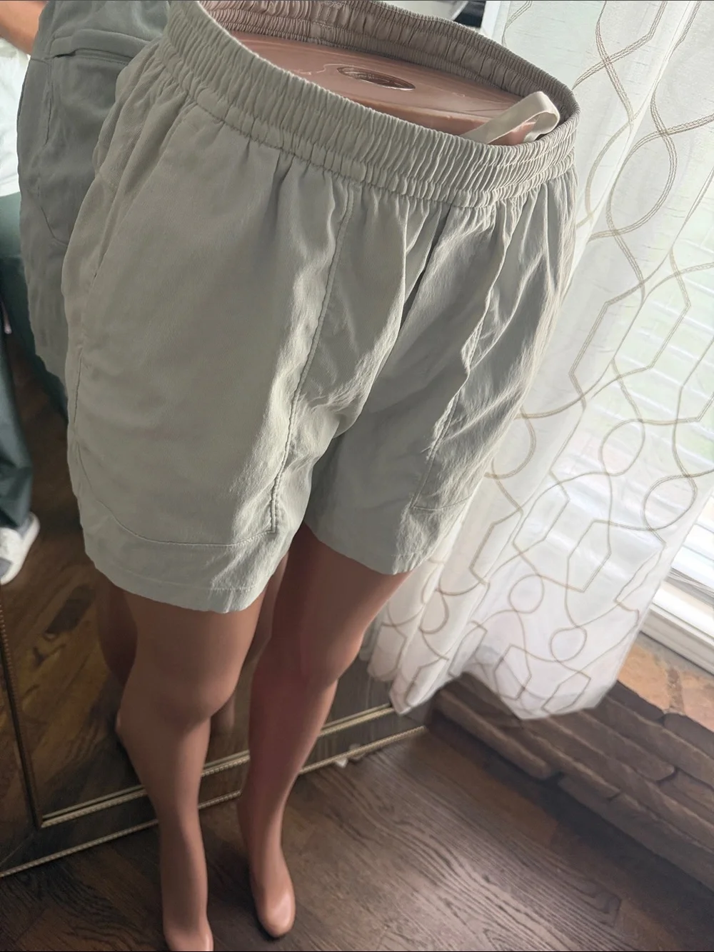 lululemon athletica Men's Light Beige Elastic-Waist Athletic Shorts